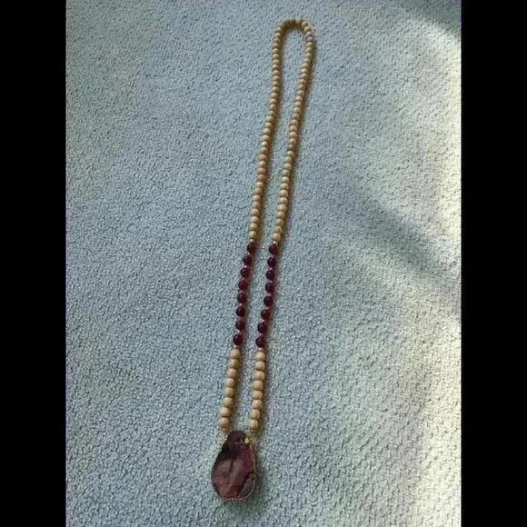 22 inch Beaded  necklace with Agate stone pendant. - Picture 2 of 5